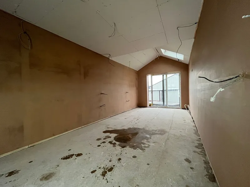 Garden & Live Rooms