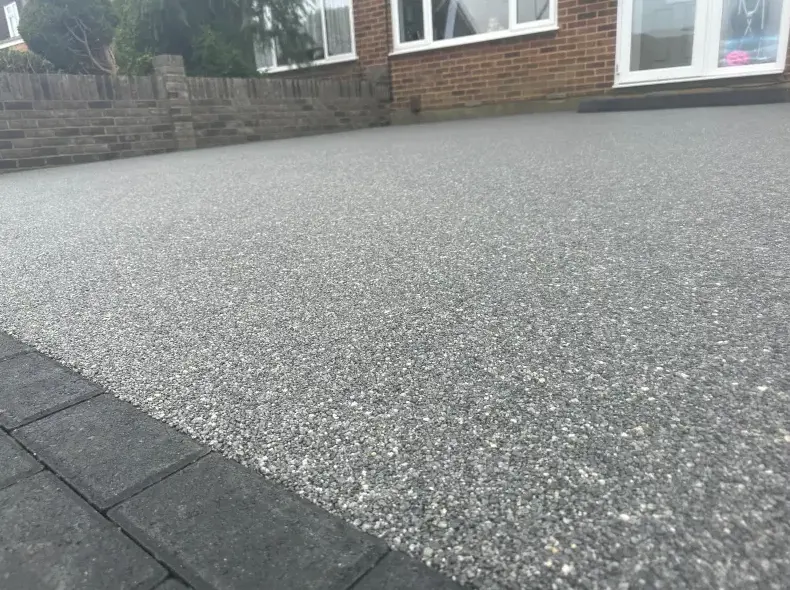 kent resin driveways grey resin driveway closeup texture